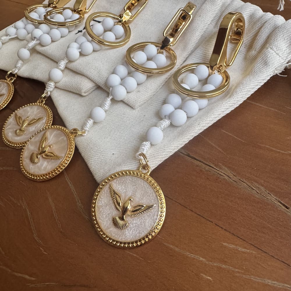 Chaveiro Lux Espírito Santo - Ouro e Off White