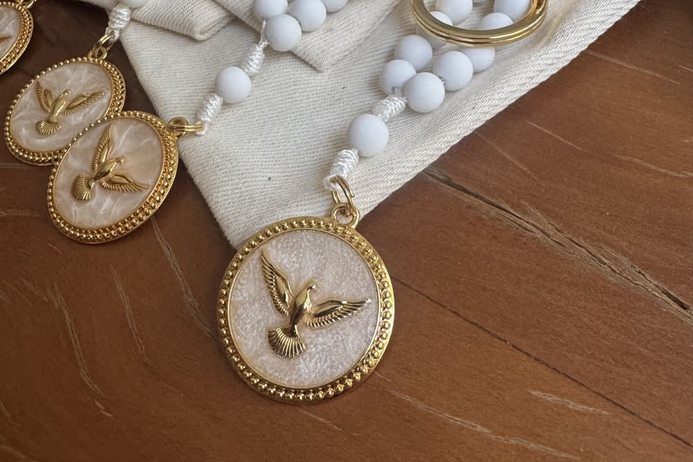 Chaveiro Lux Espírito Santo - Ouro e Off White