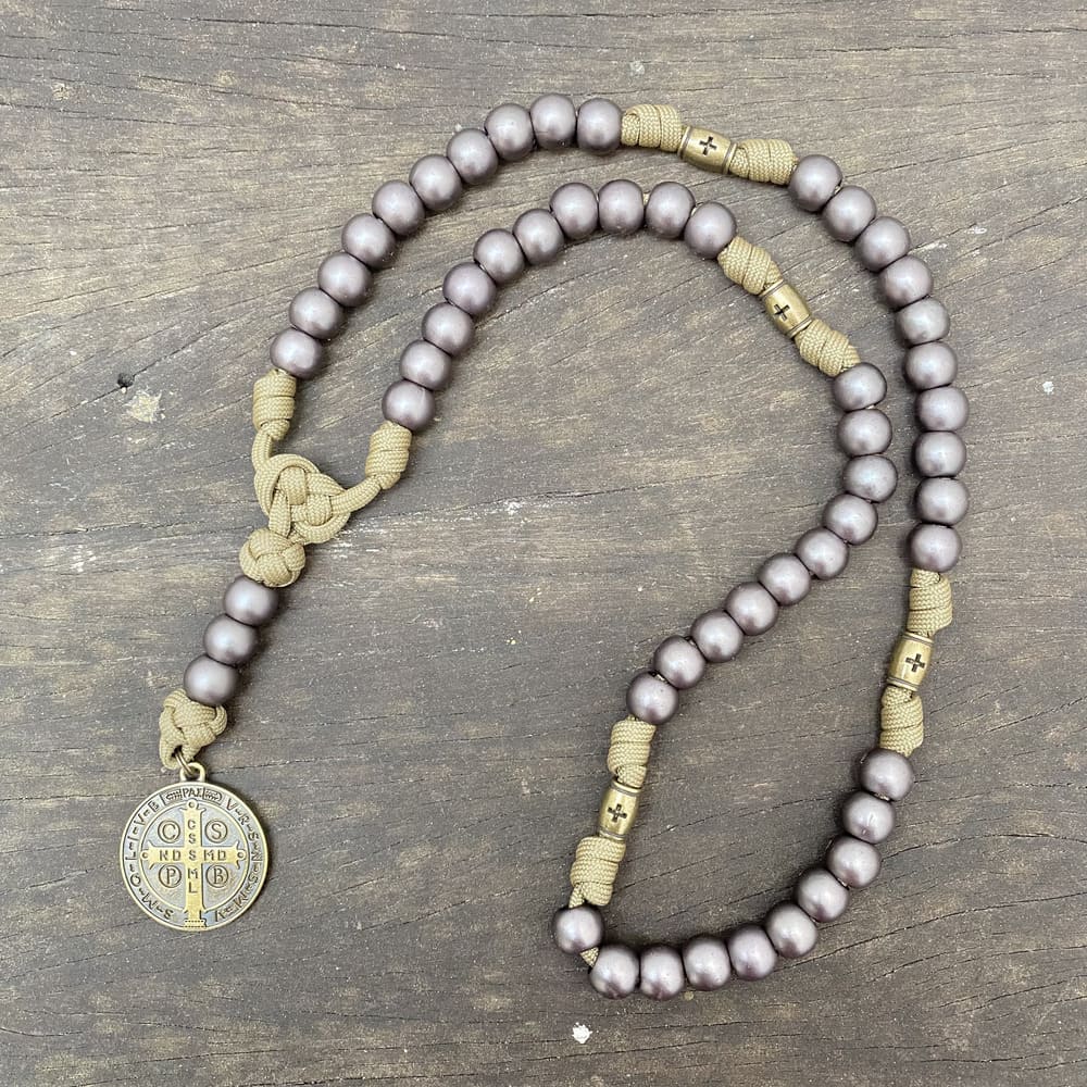 Terço Medalha de São Bento Mistérios em Cruz Virtus - Areia e Bronze