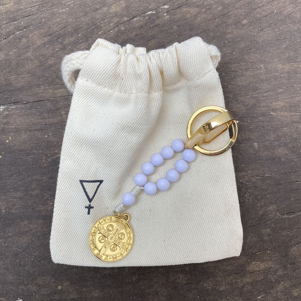 Chaveiro de São Bento Lux- branco e ouro
