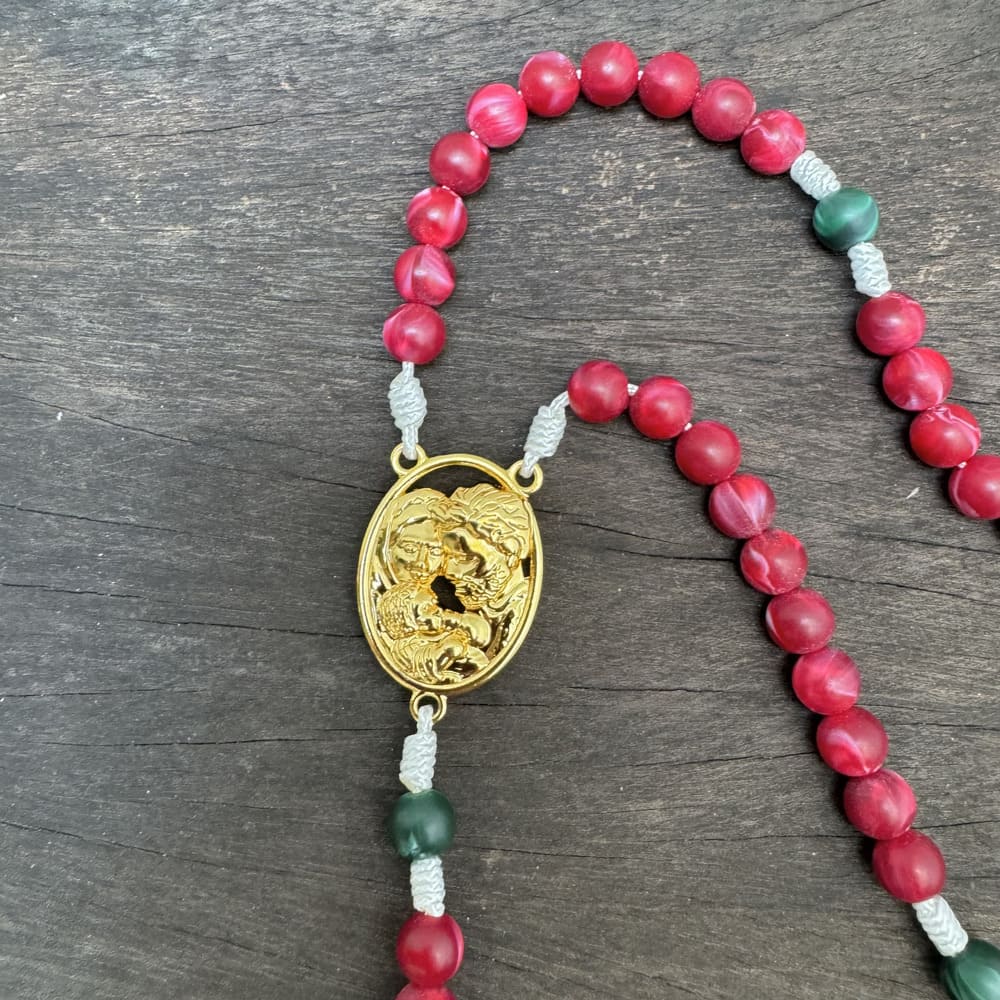 Kit de Natal com Terço Sagrada Família Agilis Vermelho e ouro e Livreto da Novena