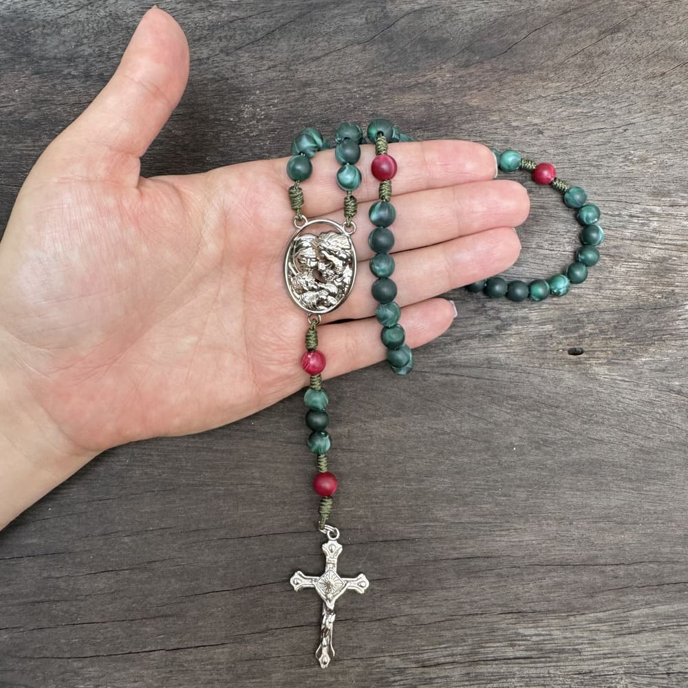 Kit de Natal com Terço Sagrada Família Agilis Verde e níquel e com Livreto da Novena