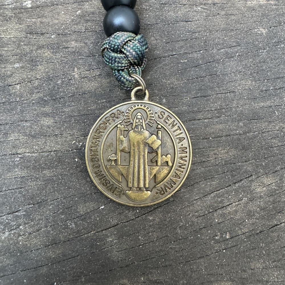 Terço Medalha de São Bento Virtus com mistérios em cruz - Floresta
