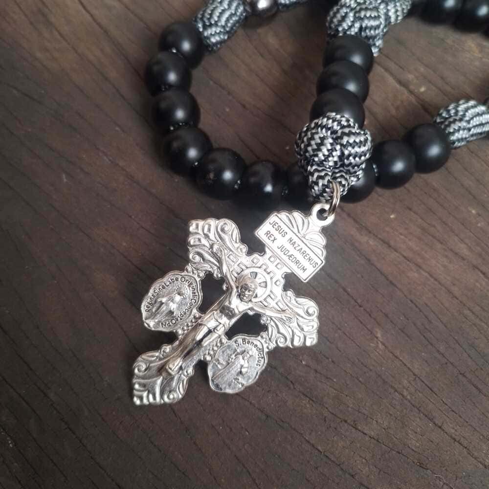 Terço Virtus Dominus - Preto e Branco