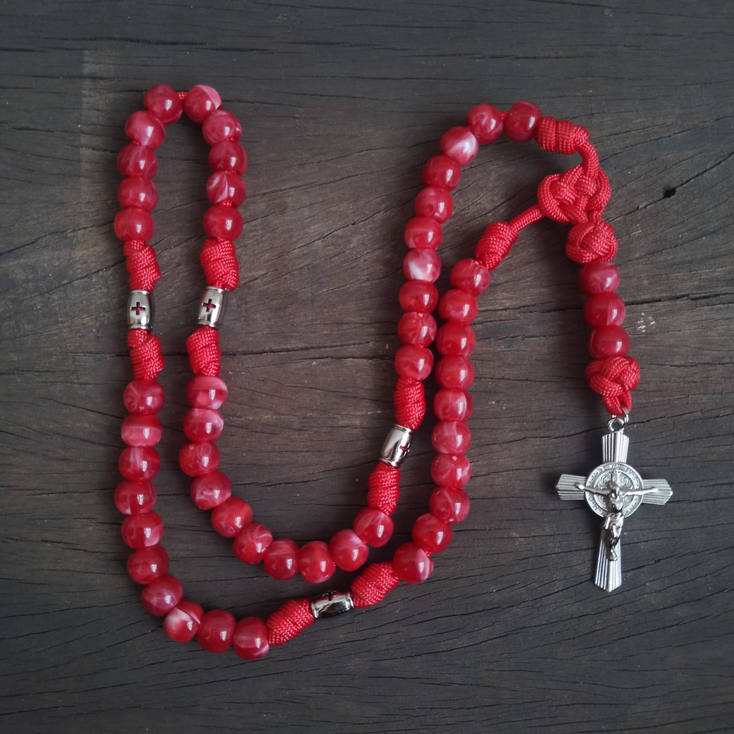 Terço Mistérios em Cruz Virtus - Vermelho e Níquel