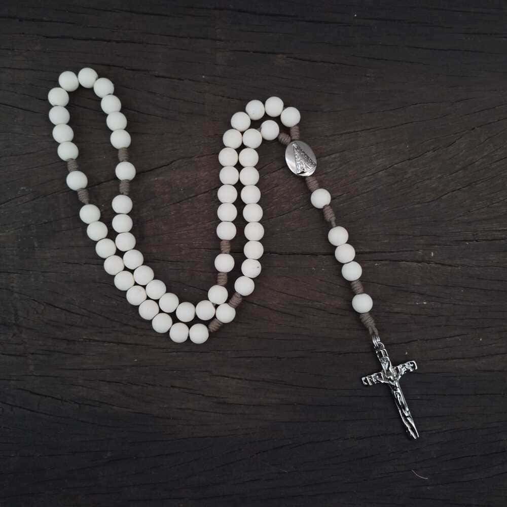 Terço de Nossa Senhora Aparecida Agilis 8mm - Areia e Níquel