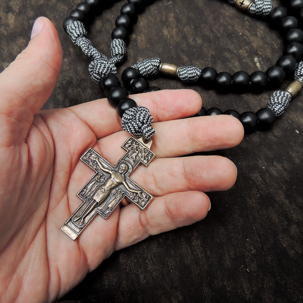 Terço Cruz de São Damião Virtus com Mistérios em Cruz - Preto e Branco