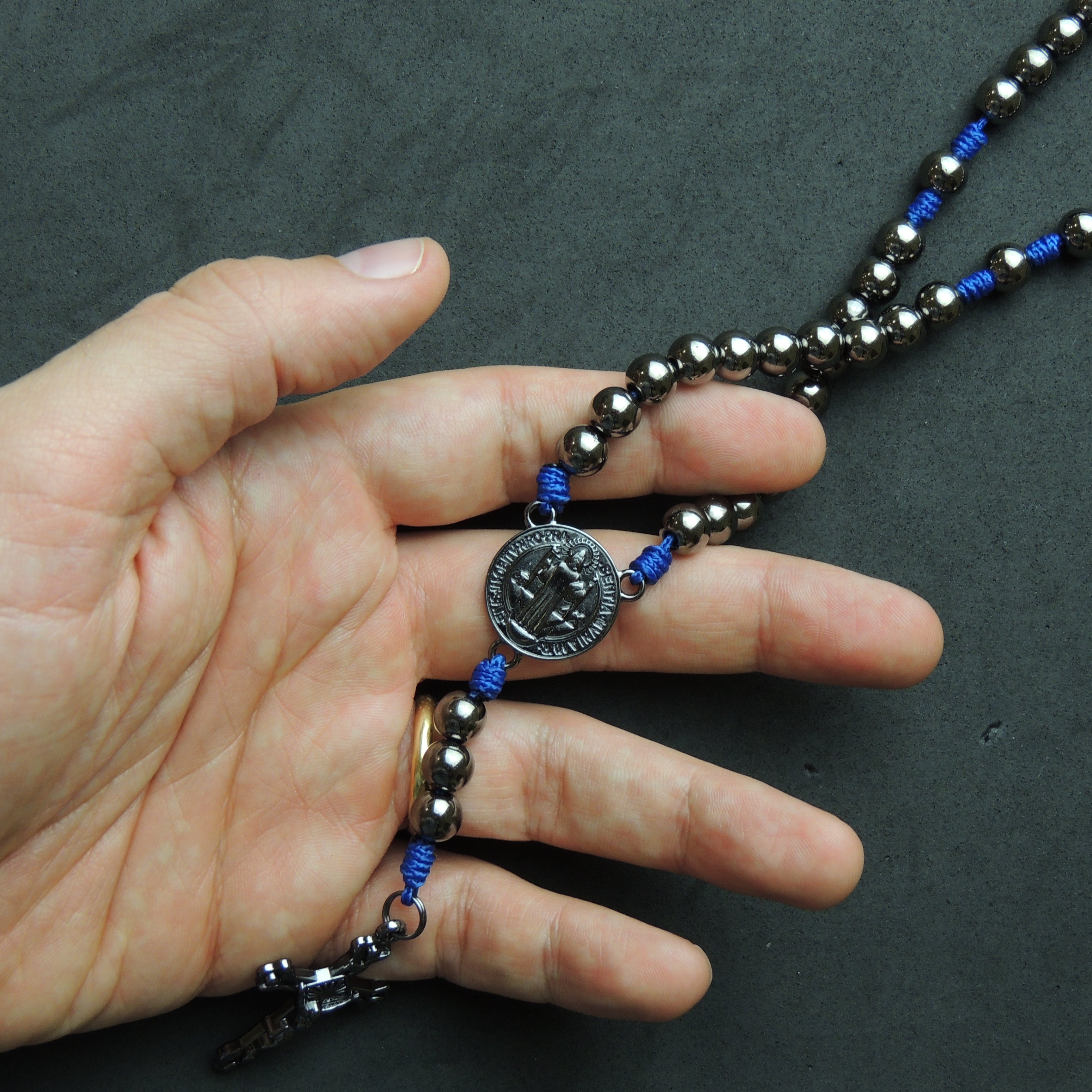 Terço Medalha de São Bento Agilis 8mm - Azul e Grafite