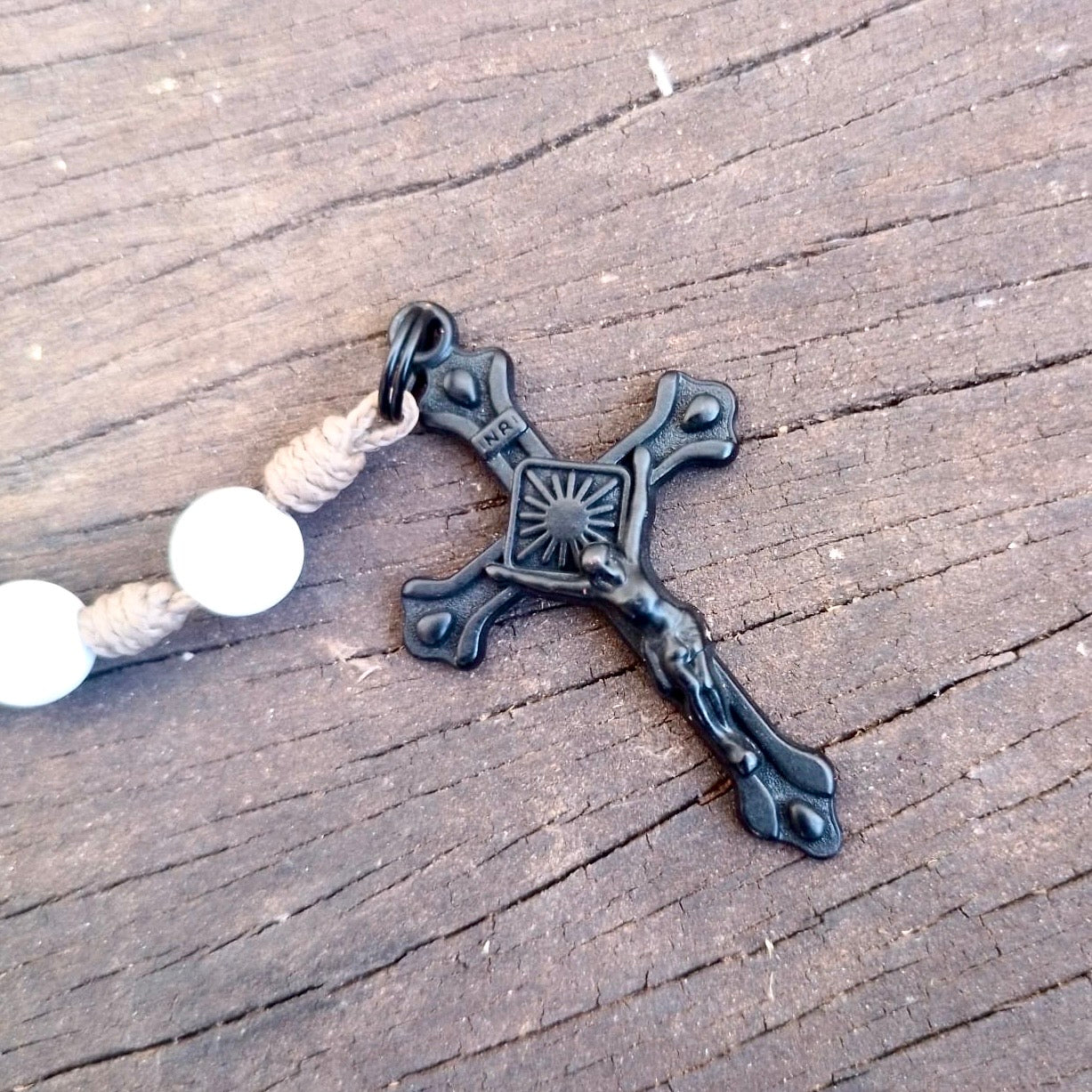 Terço Sagrado Coração de Jesus Agilis 8mm - Areia e Branco