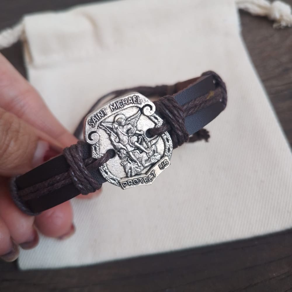 Pulseira de São Miguel Arcanjo – Couro Italiano e Metal Folheado a Prata