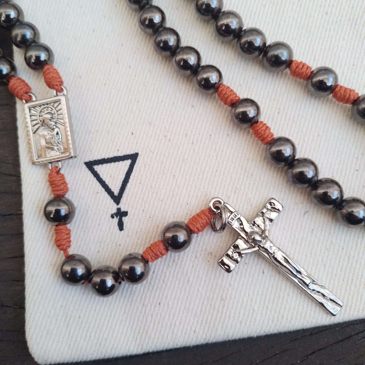 Terço Sagrado Coração de Jesus Agilis 8mm - Laranja e Grafite